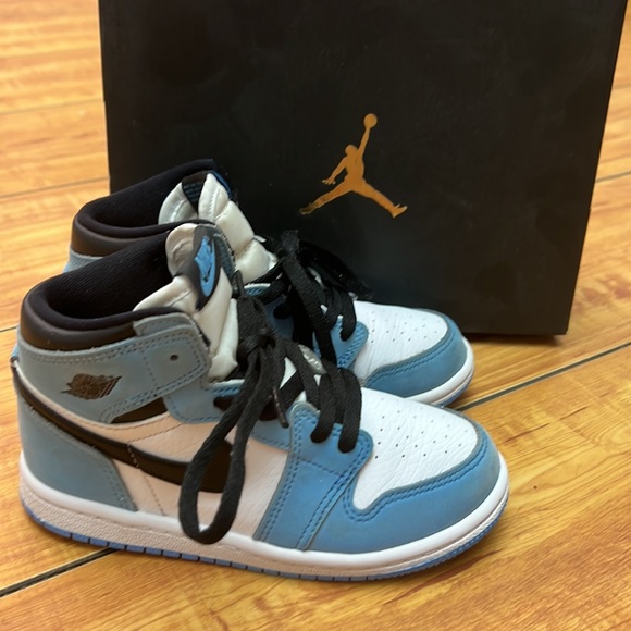 Jordan 1 Retro High OG - Picture 2 of 12